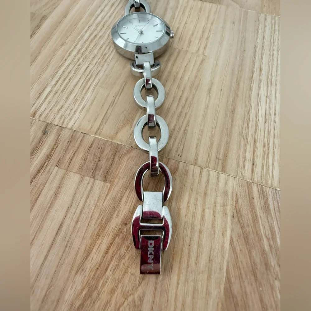 DKNY ladies stainless steel link bracelet watch NEW BATTERY